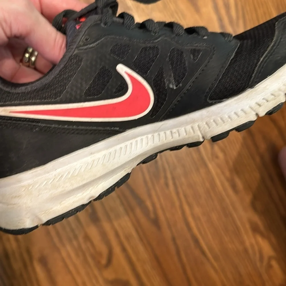 Nike Kids Downshifter Running shoes size 5 EUC